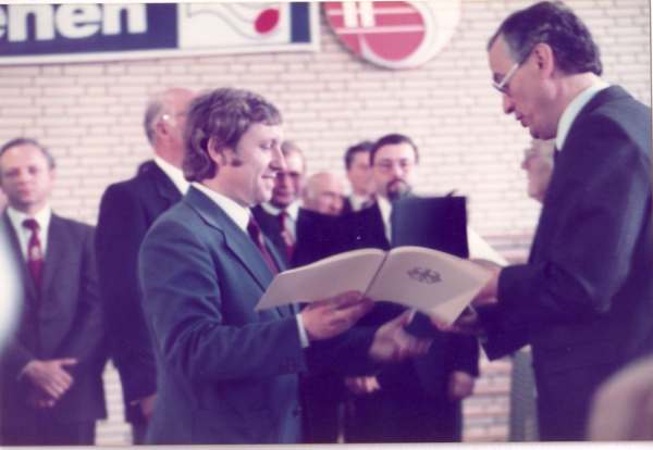 Uberreichung d. Zelterplakett d. Minister Hans Krollmann